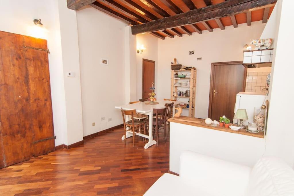 Romantic Apt In San Frediano Florencia Exterior foto
